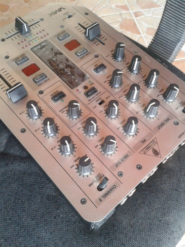 Mesclador Para Dj Vmx200 De Behringer