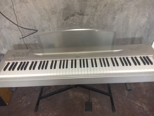 Piano Yamaha P60