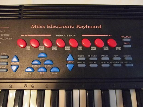 Teclado Marca Miles Electrónic Keyboard- Como Nuevo
