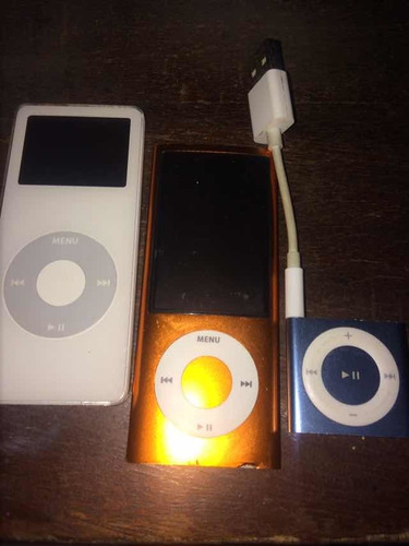 3 Ipods: 2 Nano(1 Naranja+1 Blanco 2gb +1 Shuffle 2gb Azul