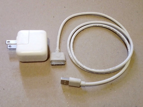 Cargador 12 W Y Cable Usb - iPhone, iPod, iPad Mini (usado)