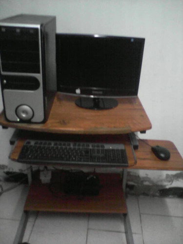 Computadora Con Mesa