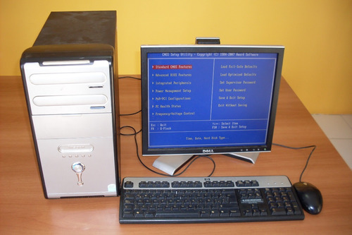 Computadora De Mesa Core 2 Duo Con Teclado Y Mouse Usada