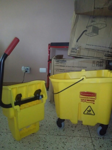 Tobo Exprimidor Marca Rubbermaid 33 Litro Mopeador Industria