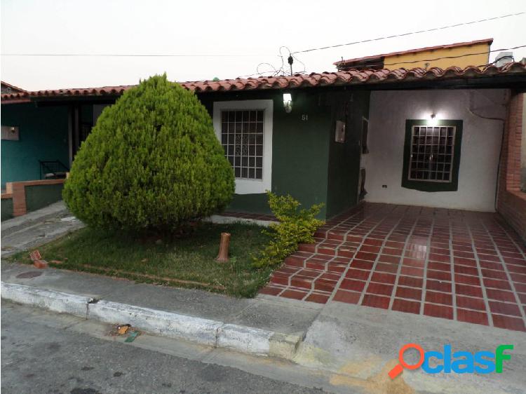 Gehijka Vende Bella Casa en Excelente urbanismo