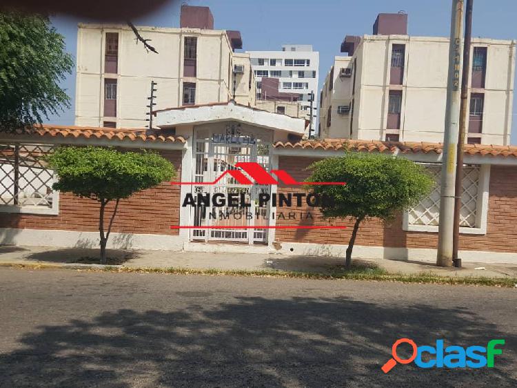 APARTAMENTO VENTA AV. SANTA RITA MARACAIBO API 4732