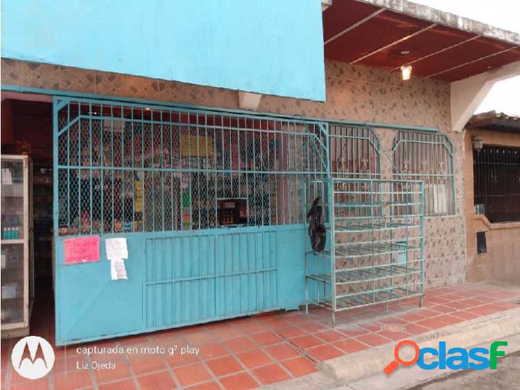 Casa con local comercial y bases para segunda plan