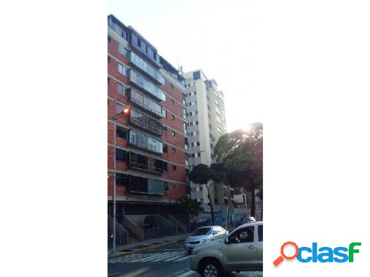 Se vende apto 81 m2 2h/2b/0pto / Las Delicias