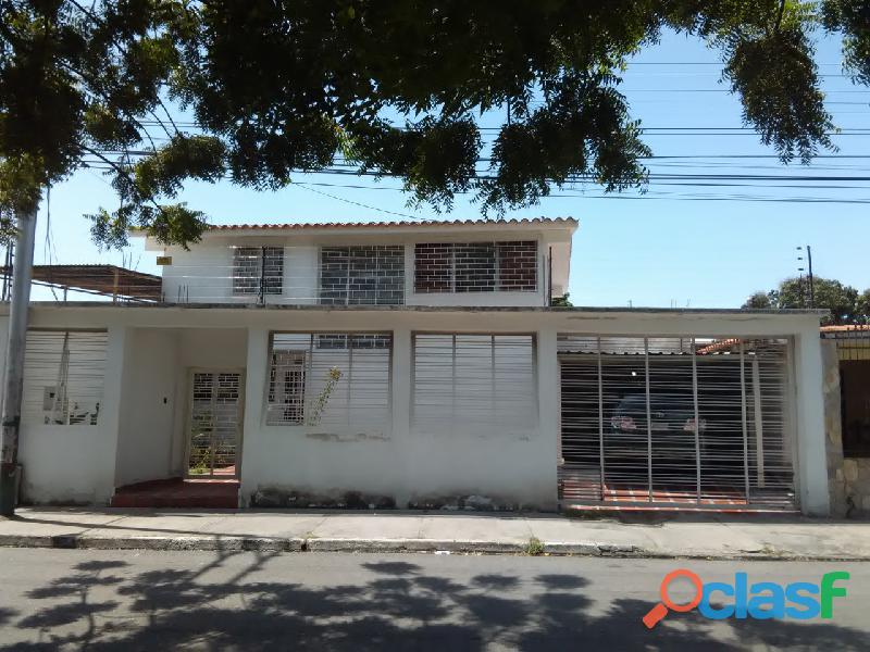 CASA EN VENTA DOS PLANTAS