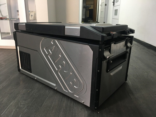 Nevera Arb 65litros Con Base Para Camioneta