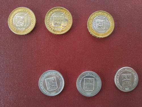 Monedas De 1 Bolivar Y 0,50 Bolivares