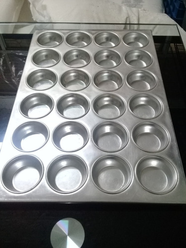 Molde Cup Cake/ponquecitos Industrial Aluminio 24 Cavidades