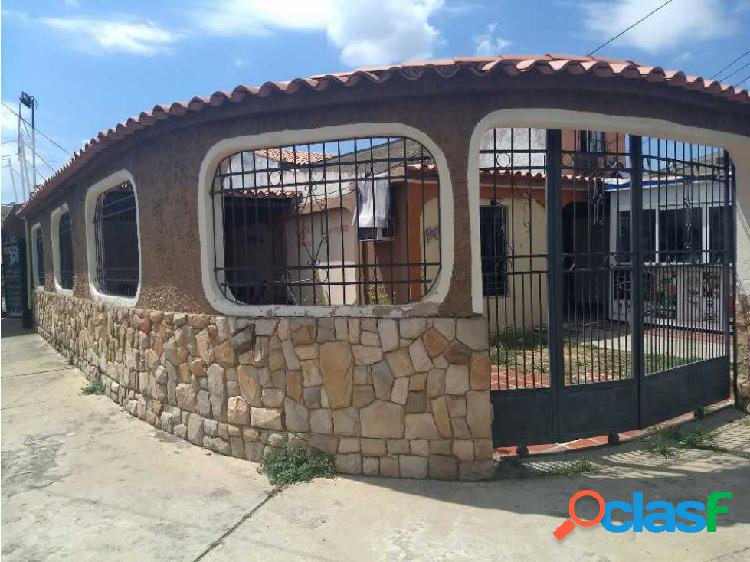 Casa con Local Comercial En El Remanso