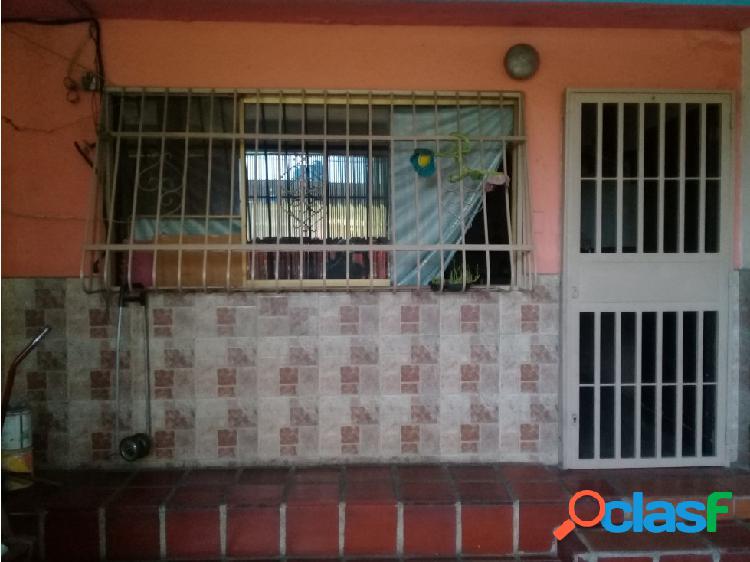 VENDO CASA EN LOMAS DE FUNVAL GUARDERIA