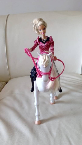 Caballo De Paso De La Barbie Con Muñeca Exclusiva