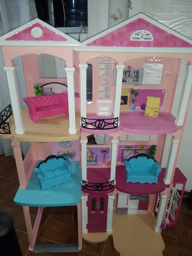 Casa De Barbie Con 3 Munecas Barbie
