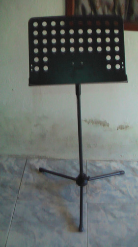 Vendo Pedestal Atril Para Partitura Musical.