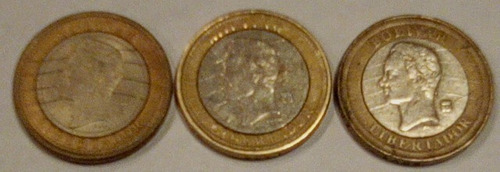 Moneda De 1 Bolivar De  Con Error. 2 Normales
