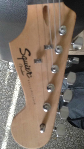Guitarra Fender Con Amplificadot