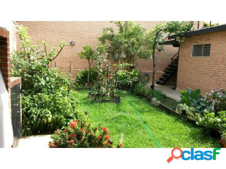 Se alquila casa 600m2 4h/3b/15p Altamira