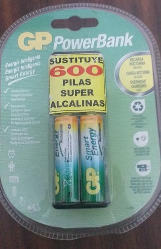 Cargador Marca Gp + 2 Pilas Recargables Doble Aa