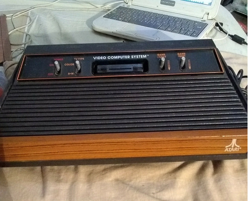 Vendo Atari Con Todos Los Controles Más Un Montón De