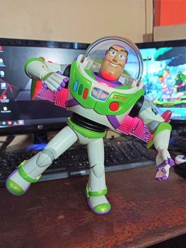 Muñeco Buzz Lightyear De Toy Story 30 Cm