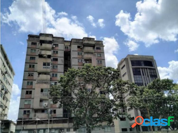 Apartamento Av. Bolivar Amplio y comodo 20-7593 LCR