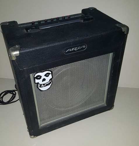 Amplificador Ariah Ab30 Para Bajo Eléctrico 30w (50vrds)