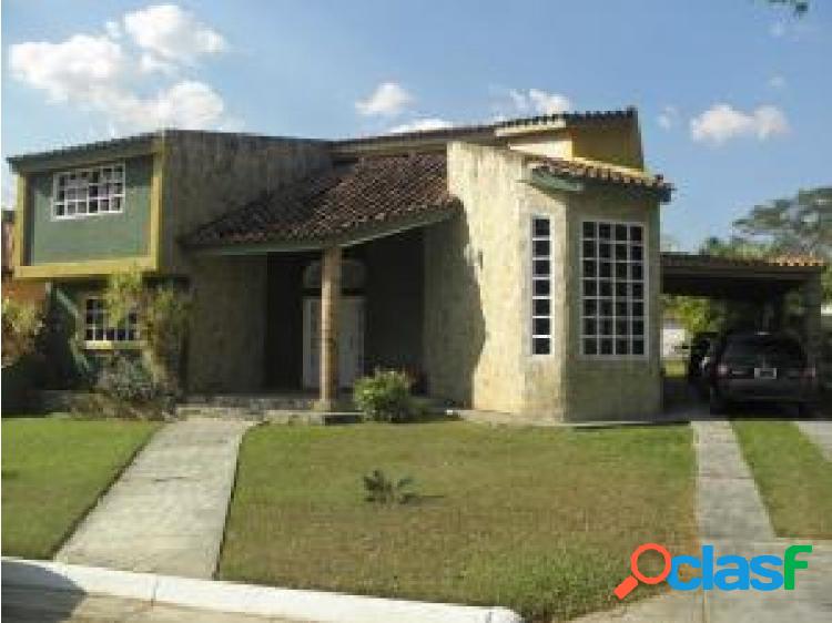 Se vende Casa en Guataparo #20-9857 opm 04244404205