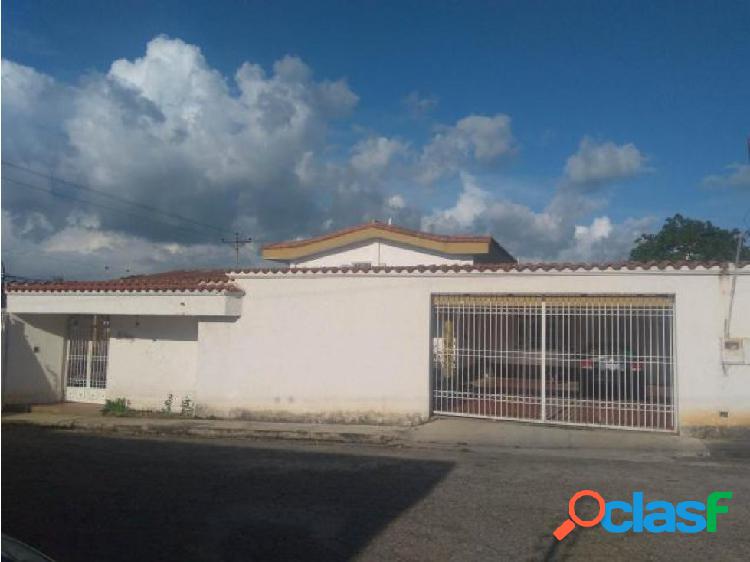 CASA EN VENTA BARQUISIMETO 20-203 DL