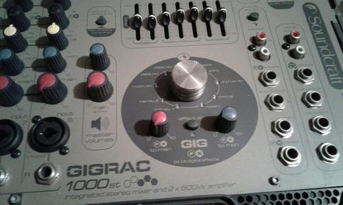 Consola Soncraf Gig 1000 Amplificada.