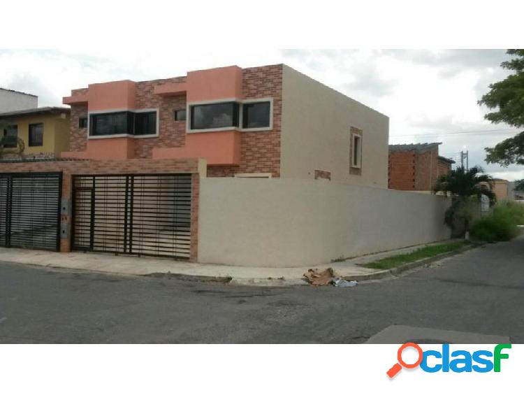 JULIO LATOUCHE 04242994256 EN VENTA HERMOSA CASA 20-7410