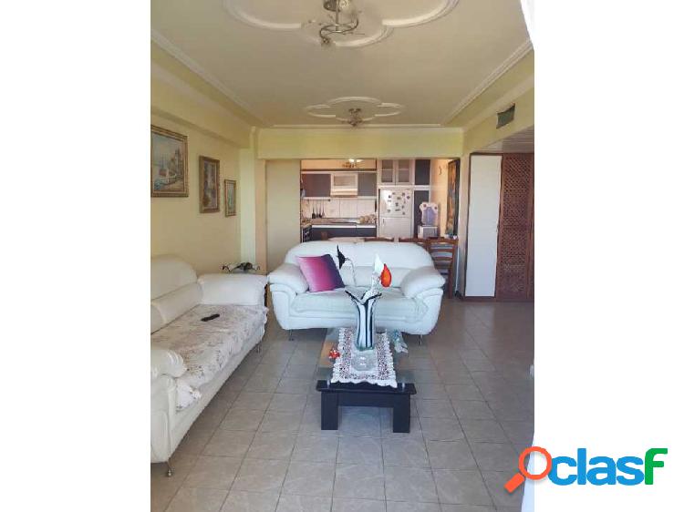 Se vende apto 85m2 2h/2b/1p Playa Grande