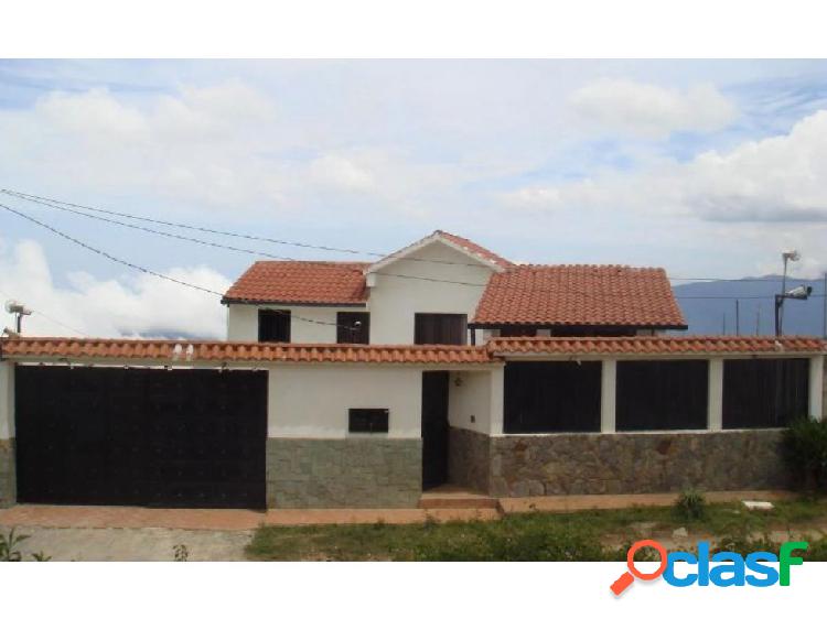 Se vende casa 1000m2 5h/4b/6p Junko Country Club.