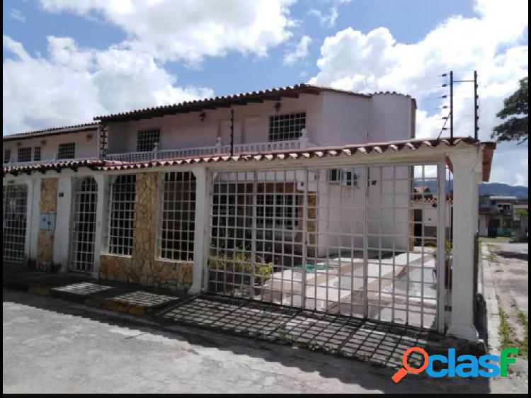 Se vende TH 260m2 5h/4b/5p Castillejo