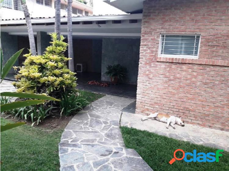 Se vende casa 380m2 3h+s/4.5b/4p Prados del Este