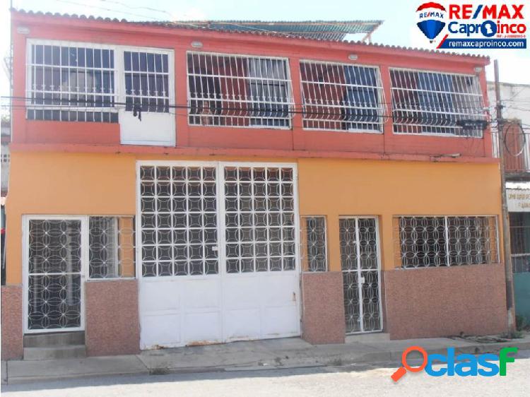 Excelente Casa de 3 Niveles Potencial Comercial, Av.