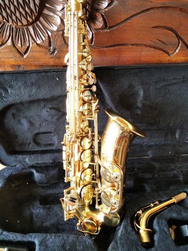 Saxofón Alto Marca Ideal Music