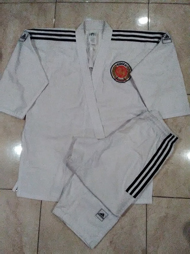 Karategui Marca adidas Talla 4