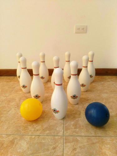 Bowling Con Un Bolso. Medianos Juegos Para Niños Y Niñas.