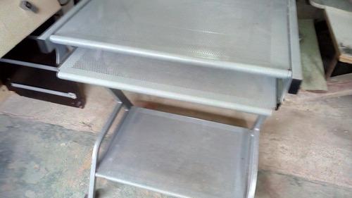 Mesa Para Computadora De Aluminio Perforado.
