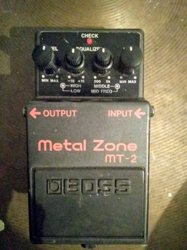 Pedal De Distorsión Boss Metal Zone Mt2