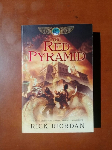 Novela Juvenil La Pirámide Roja De Rick Riordan En Inglés