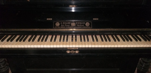 Piano Antiguo Vertical Año 