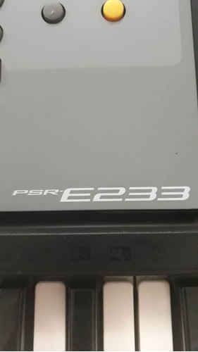 Piano Yamaha Psr-e233