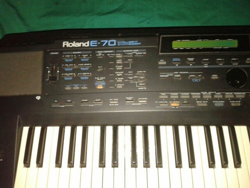Sintetizador Roland E70 Usado