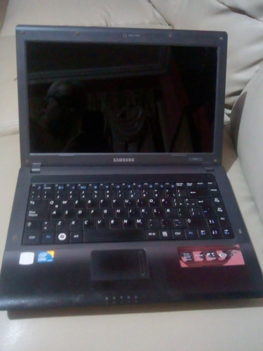 Laptop Samsung Procesador Intel Core I3, 3mb Ram 500 Hd