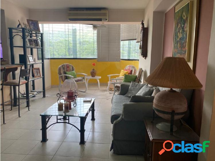 Apartamento en la Urb Los Mangos. Valencia, Carabobo.