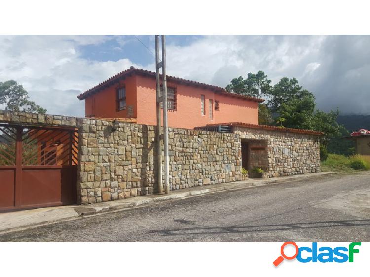 Casa Quinta estilo Colonial en La Entrada, sector Altamira